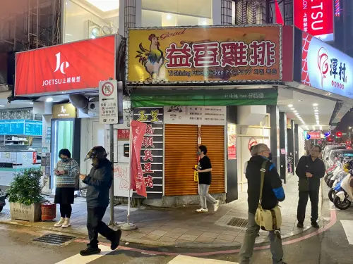 ▲玉里橋頭臭豆腐於今年1月台北快閃店時，也曾歇業稱是為了改善設備。（圖／記者葉盛耀攝）