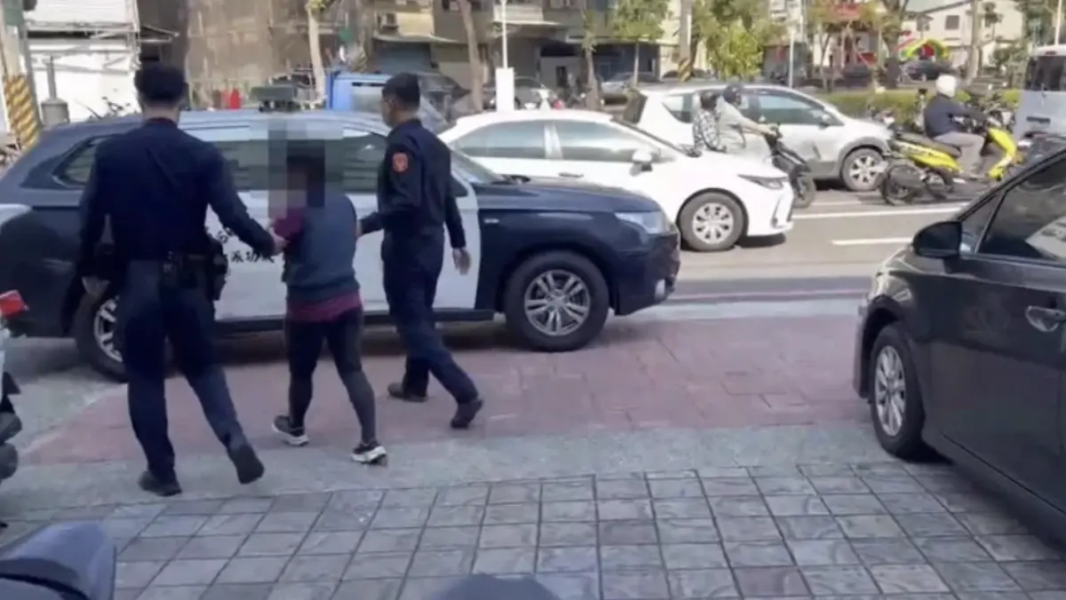 ▲魏女供稱自己嫁來台灣已20年，也有身分證，不過這次次是第一次參與投票，由於不懂投票規則，以為要將投完票的候選人的選票撕下，再投入票匭。（圖／翻攝畫面）