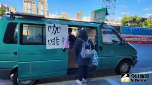 ▲賴清德競選總部陸續出現咖啡車、麵包攤。（圖／記者李琦瑋攝，2024.01.13）