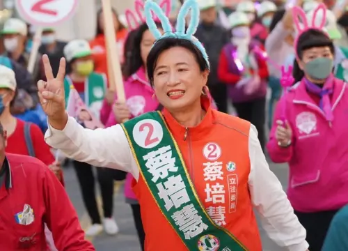 ▲南投縣第2選區立委選戰，根據最新開票結果，以國民黨候選人游顥領先，稍早蔡培慧已自行宣布敗選，挑戰連任失敗。（圖／取自蔡培慧臉書）