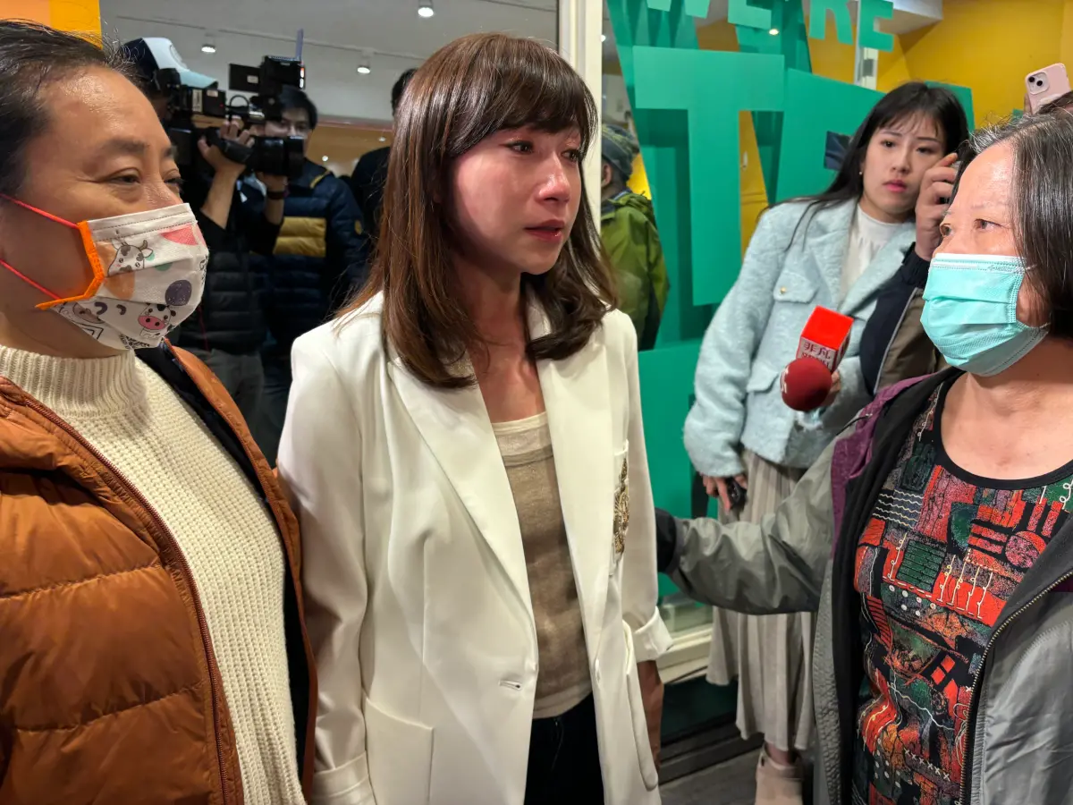 ▲台北市第七選區立委選舉，民進黨候選人許淑華哽咽宣布敗選。（圖／記者路皓惟攝）