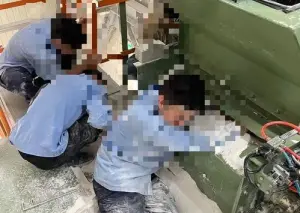 台南澱粉工廠驚傳工安意外！男工人遭捲入機台　手掌骨折濺血送醫
