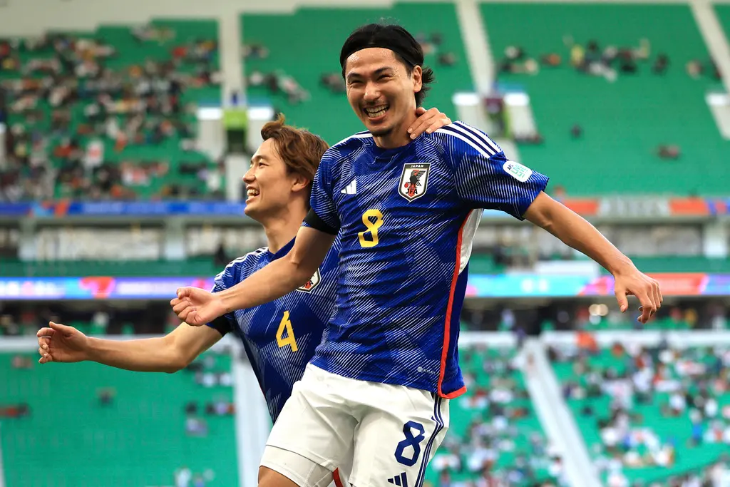 ▲亞洲盃足球賽日本南野拓實（右）獨進2球「梅開二度」，以4：2擊退越南。（圖／美聯社／達志影像）