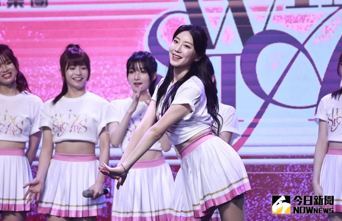 ▲台鋼雄鷹啦啦隊Wing Stars今日正式成軍。安芝儇透露，她韓國、台灣兩地飛來飛去真的累了，考慮想在台灣買房子。（圖／記者葉政勳攝影）