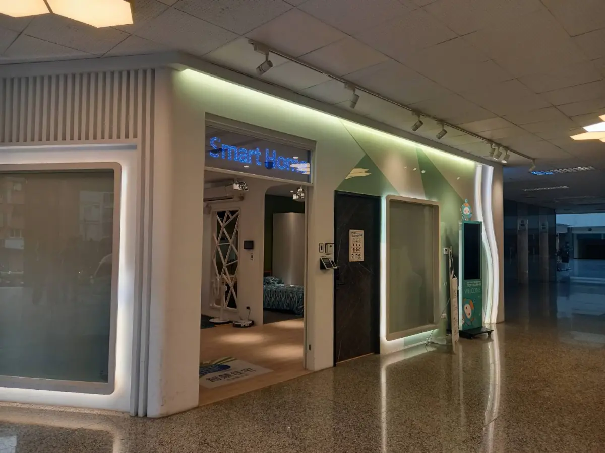 ▲高市府工務局為因應民眾關注的安全、舒適、防災的需求，特別在市府１樓設置「智慧綠建築-智慧住宅南部展示區」提供民眾多樣的資訊。（圖／高市府工務局提供）