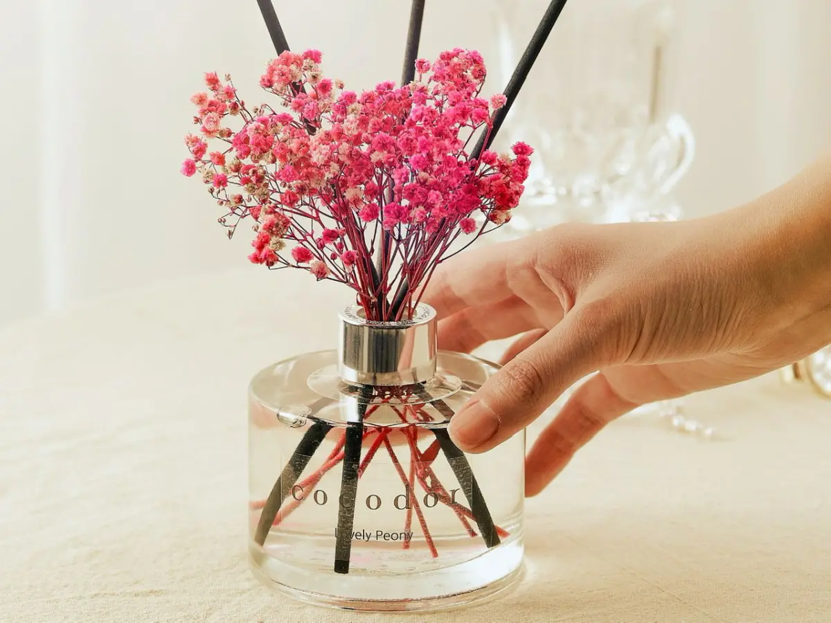 ▲花香調香氛有花開富貴的寓意，也有助於廣結善緣、招桃花。（圖／珂珂朵爾提供）