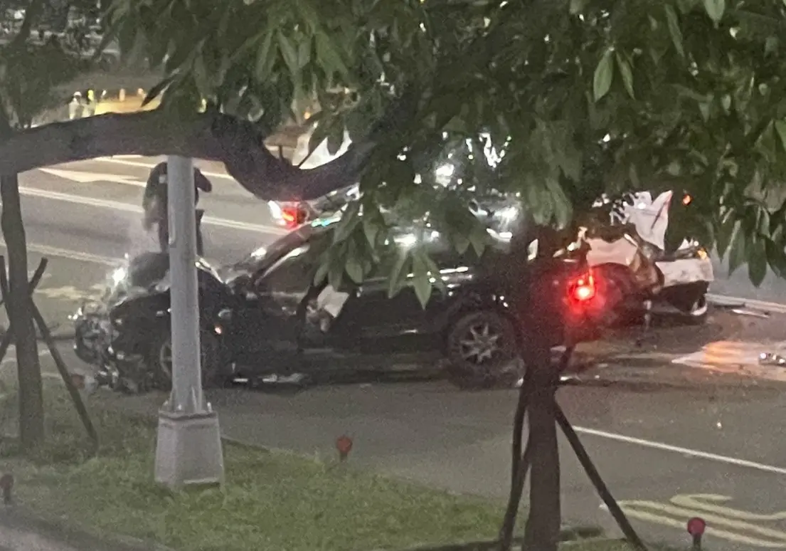 ▲15日深夜，新北市新莊中原路、思源路口，發生一起3車追撞事故，共造成5人受傷送醫。（圖／民眾提供）