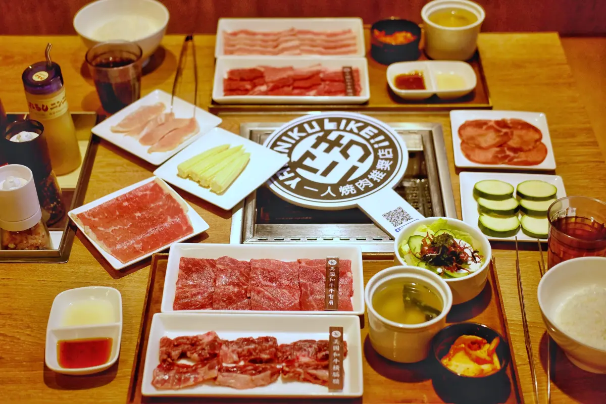▲發源自東京的「一人燒肉」正宗始祖「焼肉 LIKE」，這次推出新產品「和州牛」，為全台獨家使用此美國和牛牛肉品牌，就連日本本店也無此肉款，同樣以一人燒肉套餐包裝，300元起就能吃到。（圖／記者葉盛耀攝）