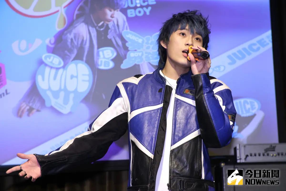 ▲Juice Boy提到去年跨年前慘被分手，還因此無心在工作，讓他只能燒掉前任照片斷情。（圖／記者陳明中攝）