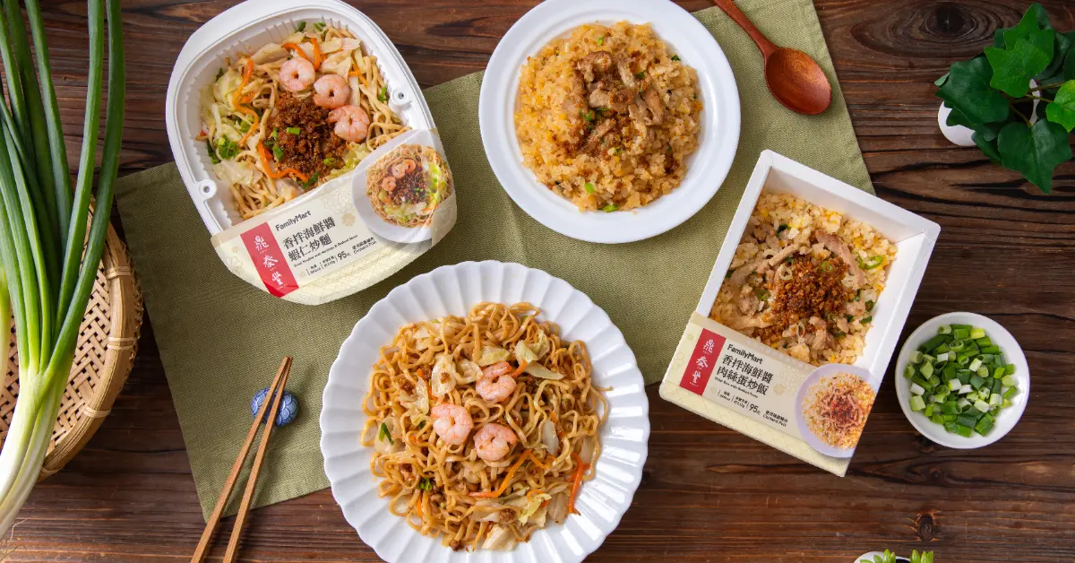 ▲左上香拌海鮮醬蝦仁炒麵；右下香拌海鮮醬肉絲蛋炒飯。（圖／品牌提供）