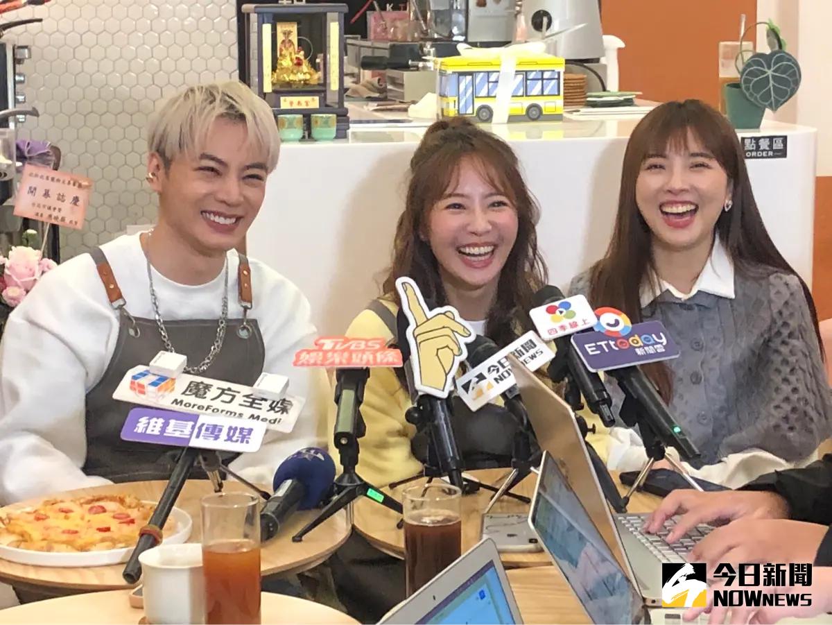 ▲賴薇如（中）與古曜威（左）共同投資的披薩店開幕，賴薇如也分享，她願意為了家庭，結束長達20年的演藝生涯，希望趕在農曆年前完成終身大事。右為夏乙薇到場力挺。（圖／記者嚴俊強攝影）