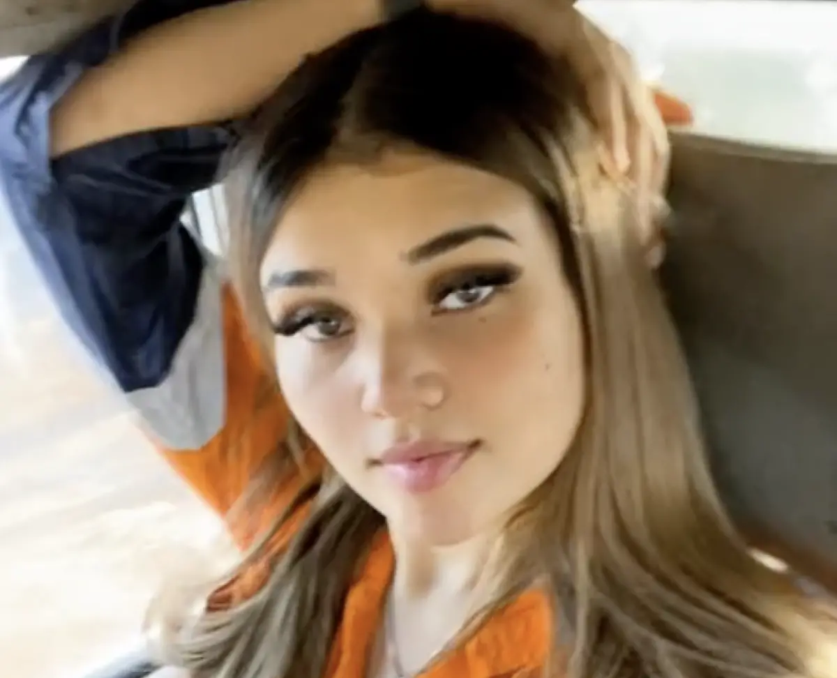 ▲澳洲一名21歲女子為礦坑的輪胎裝修實習生，她年薪能賺進8萬元英鎊，且一年還只需工作8個月，剩下4個月能在家中休息。（圖／翻攝自TikTok＠taleahjayne__）