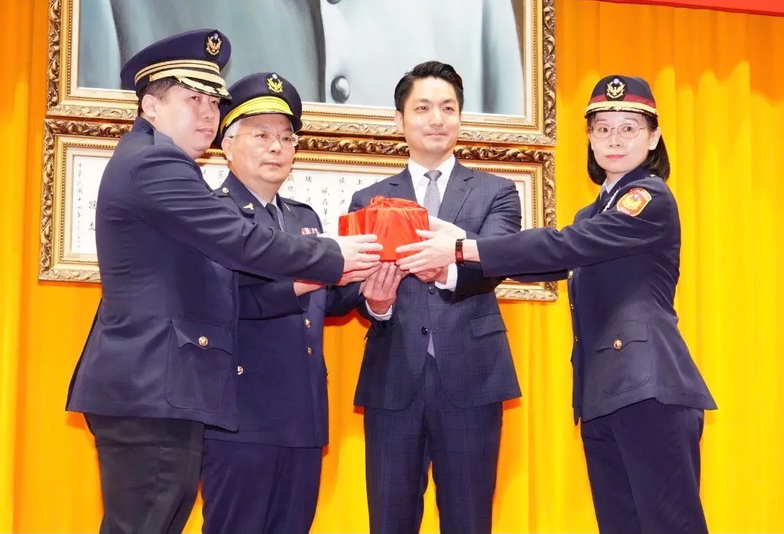▲台北市長蔣萬安出席北市警察局卸新任分局長、大隊長聯合布達交接典禮。（圖／北市府提供）