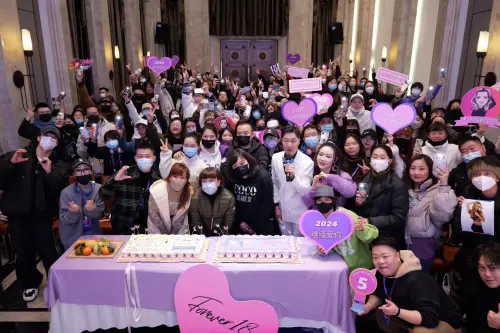 今(17)日是李玟冥誕,李玟媽媽、大姊、二姊與粉絲一起替她準備生日會,現場非常溫馨。(圖/李玟CoCo歌迷會提供) ▲今(17)日是李玟冥誕,李玟媽媽、大姊、二姊與粉絲一起替她準備生日會,現場非常溫馨。(圖/李玟CoCo歌迷會提供)