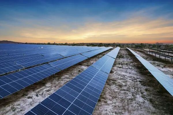 越南推動屋頂太陽能購電！鼓勵企業直接買電　盼解決缺電荒