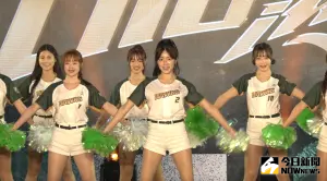 ▲台鋼啦啦隊Wing Stars在韓國啦啦隊女神安芝儇的帶領下，引爆全場。（圖／陳云茹攝）