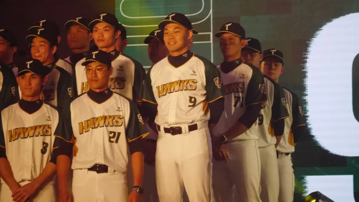 ▲台鋼雄鷹王柏融參加成軍記者會。（圖／吳政紘攝）