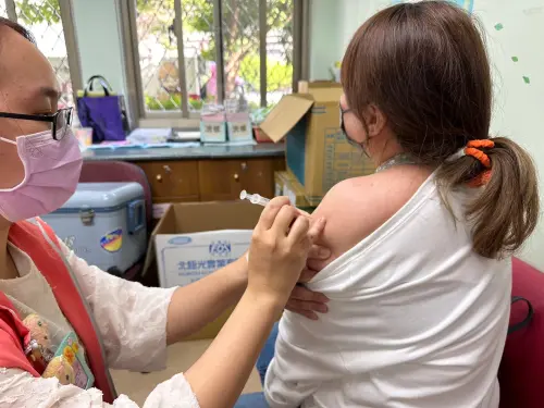 ▲ 新北市宣布即日起開放30至49歲市民接種公費流感疫苗。（圖 ／新北市政府衛生局提供）