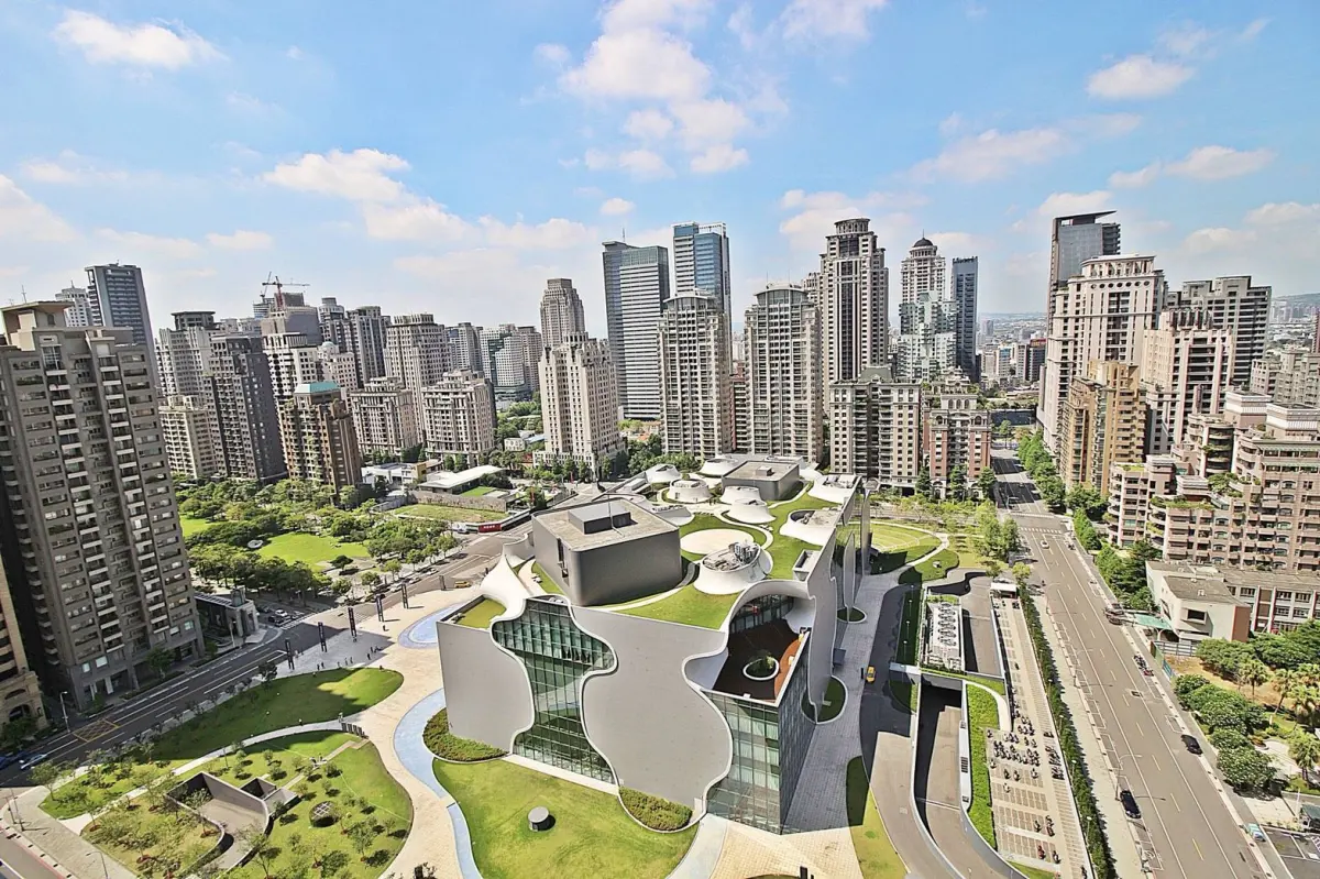 ▲520總統就職預期的利空未見，台灣4月房市依舊暢旺，當中以台中表現最亮眼，交易量較4月激增超過2成。（圖／台灣房屋提供）