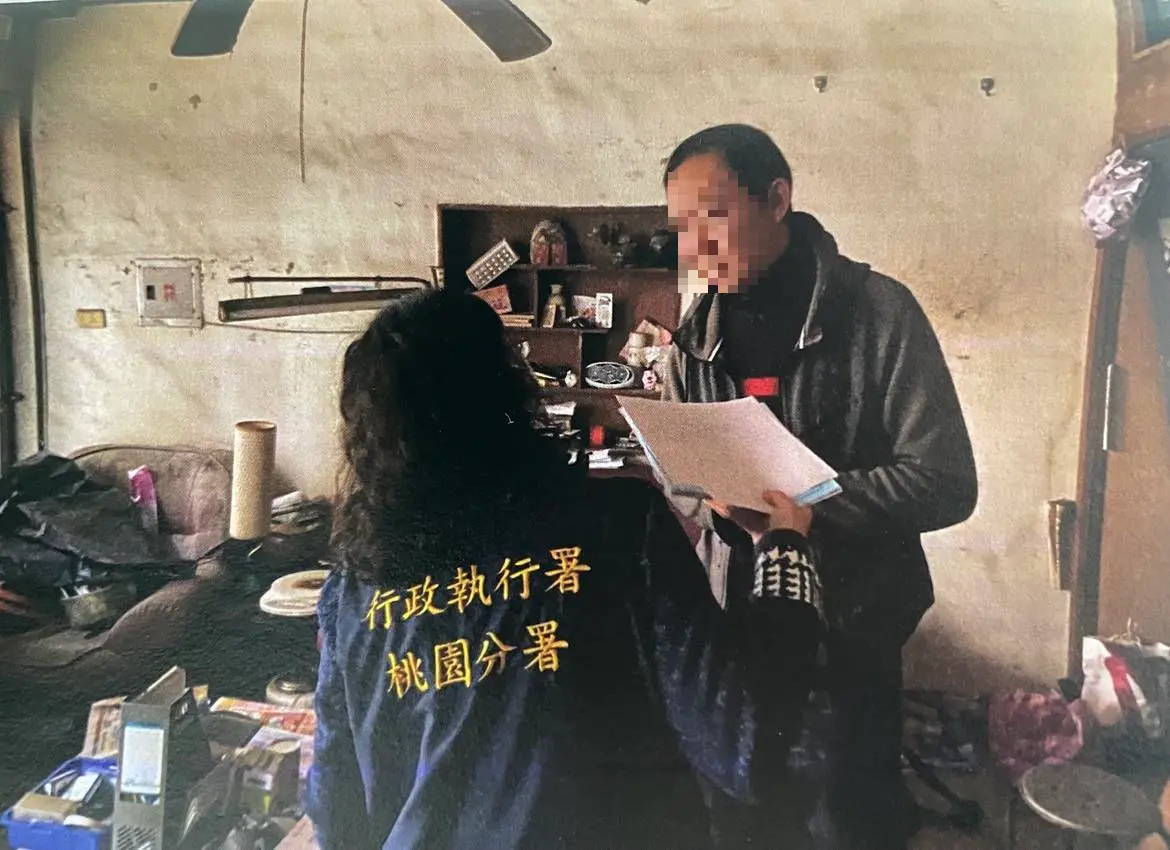 ▲桃園分署派員至陳男住處查訪，發現陳男生活困難就業不易，於是協助轉介就業。（圖／桃園分署提供）