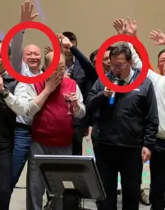 ▲立委黃國昌指控鄭文燦與林秉文2021年1月2日同台歡唱。(圖/翻攝自黃國昌臉書) ▲立委黃國昌指控鄭文燦與林秉文2021年1月2日同台歡唱。(圖/翻攝自黃國昌臉書)