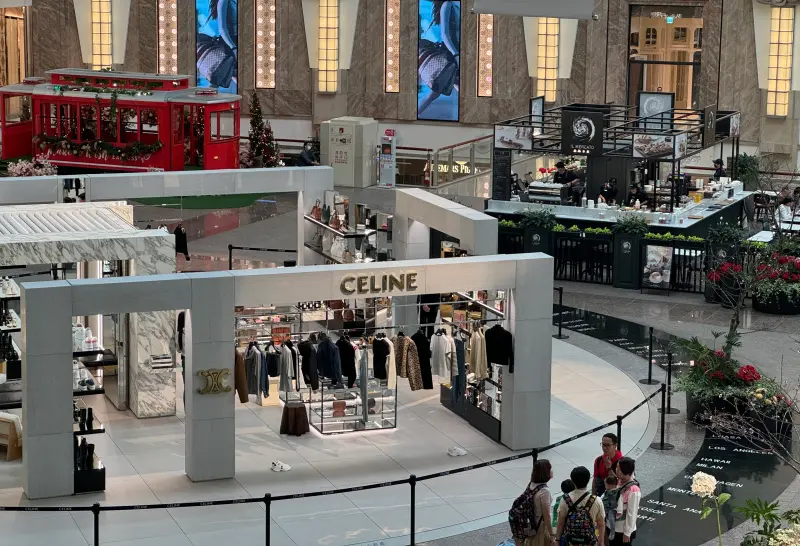 ▲台北101五大新品牌入駐，包括CELINE於今年1月以女裝快閃店型式進駐台北101購物中心4樓都會廣場。（圖／記者鍾怡婷攝）