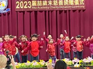 ▲麗喆幼兒園的小小朋友展演歌舞，超萌模樣融化台下觀眾們的心。（圖／記者金武鳳攝，2024.1.18)
