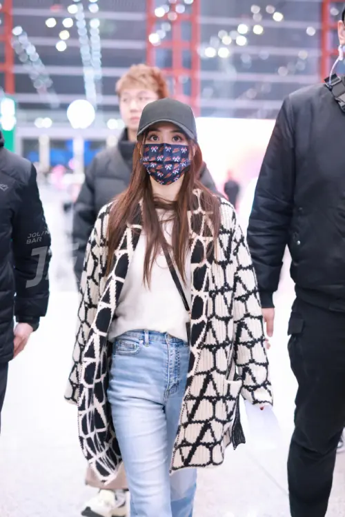 ▲蔡依林前年初為了演唱會現身北京機場，就有讓人佩服的寵粉小舉動。（圖／LadyxGaga微博）