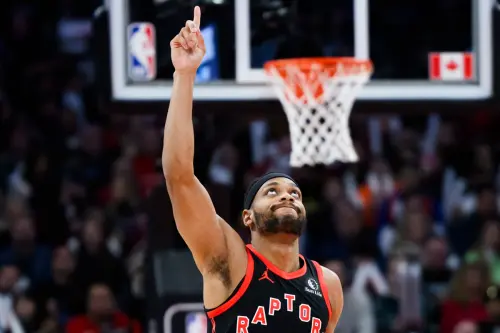 ▲今天(26日)根據《Yahoo Sports》記者Jake Fischer透露,「多倫多暴龍有意成為Butler交易案的其中一支球隊,且熱火對於換回Bruce Brown十分有興趣。」(圖/美聯社/達志影像) ▲今天(26日)根據《Yahoo Sports》記者Jake Fischer透露,「多倫多暴龍有意成為Butler交易案的其中一支球隊,且熱火對於換回Bruce Brown十分有興趣。」(圖/美聯社/達志影像)