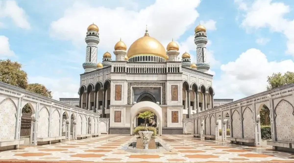 ▲努魯伊曼皇宮斥資14億美元（約等同於新台幣438億元）打造。（圖／翻攝自臉書）