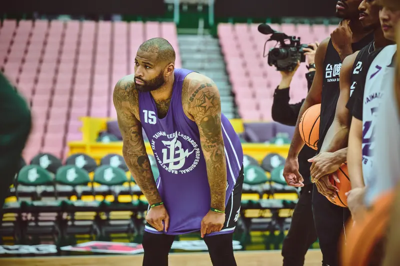 ▲NBA球星卡森斯（DeMarcus Cousins）加盟台啤雲豹首戰台鋼獵鷹，預計將跟德古拉正面對決。（圖／台啤雲豹球團提供）