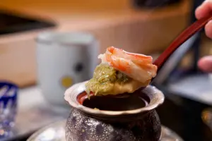 ▲松葉蟹茶碗蒸裡有著鮮甜度爆表的松葉蟹肉與蟹膏。（圖／記者葉盛耀攝）