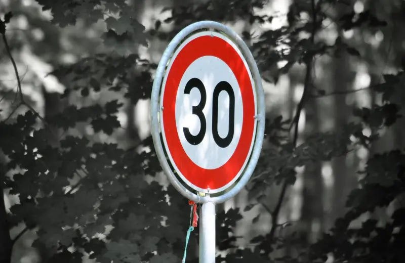 ▲義大利波隆那（Bologna）本週三正式實施「City30」新制，也就是全城的主要道路，汽車行駛速限都訂在每小時30公里。（示意圖／翻攝自Pixabay）