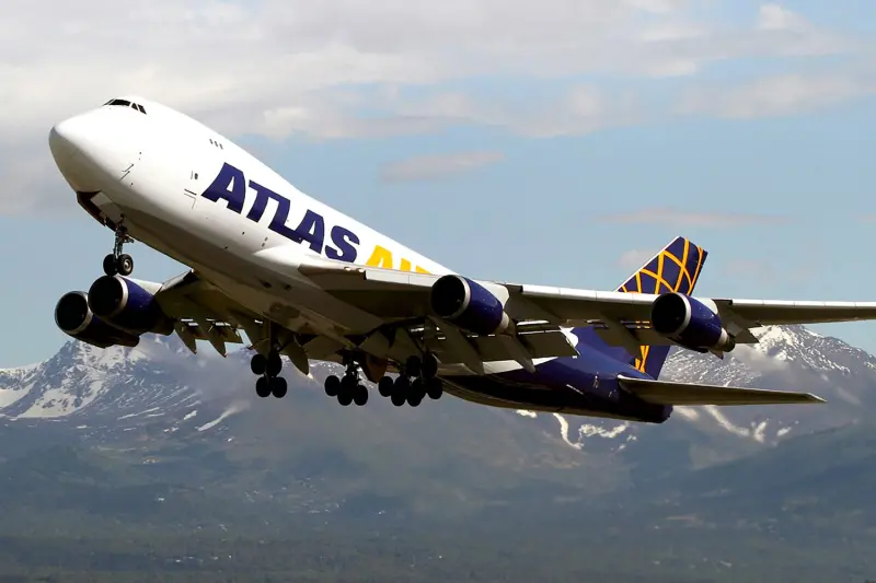 ▲美國亞特拉斯航空（Atlas Air）旗下1架波音747貨機，今（19）日在邁阿密國際機場起飛不久就遭遇引擎故障意外，緊急返航，最後成功降落，並無人員受傷。示意圖，非當事飛機。（圖／翻攝自亞特拉斯航空官網）