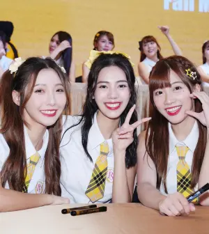▲中信球團給啦啦隊女孩許多照顧與疼愛,見面會也開放練習生們參加,盡情與粉絲們互動。汶汶(左起)、夏蕾、小迪。(圖/夏蕾IG) ▲中信球團給啦啦隊女孩許多照顧與疼愛,見面會也開放練習生們參加,盡情與粉絲們互動。汶汶(左起)、夏蕾、小迪。(圖/夏蕾IG)