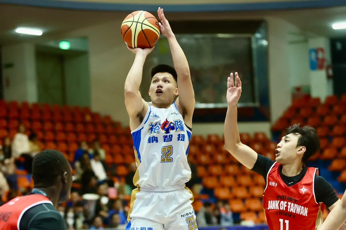 ▲走過賭球風波，裕隆納智捷以全新陣容迎戰台灣銀行，也有大批加油團到場支持，前三節兩隊平分秋色，可惜第四節未能延續進攻氣勢，終場以76:92落敗。（圖／中華籃協提供）