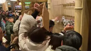 黃牛入侵迪士尼!分工掃光「達菲熊限定商品」 翻20倍在網路販賣