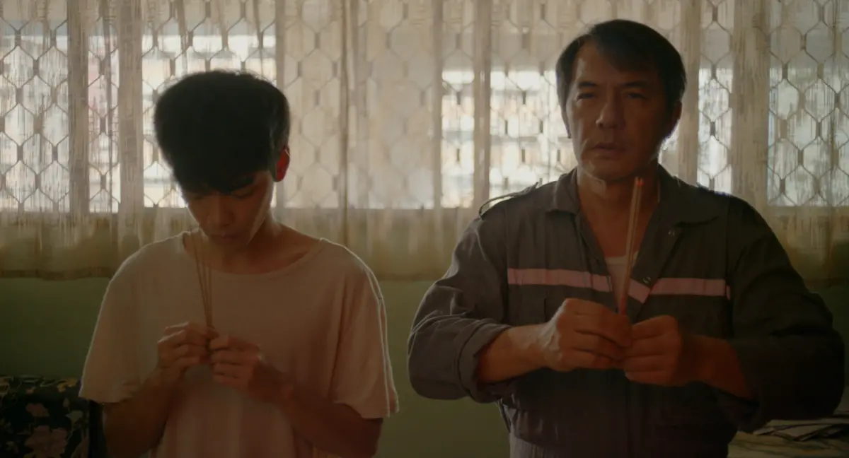 ▲戴立忍（右）在《明天比昨天長久》詮釋移民到新加坡的藍領階級單親父親。電影在台上映首週，電影團隊回答映後QA。（圖／飛望影像有限公司提供）