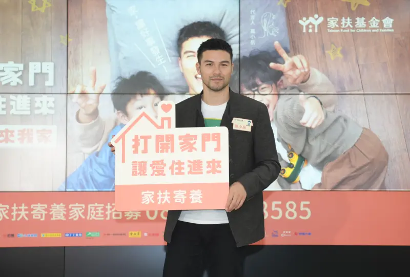 ▲鳳小岳與張榕容拍攝微電影為寄養家庭兒童發聲。(圖/家扶基金會提供)