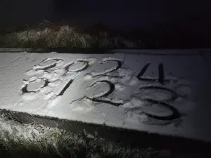 陽明山睽違3年下雪！大學生衝上山打雪仗　積雪預估「可達5公分」
