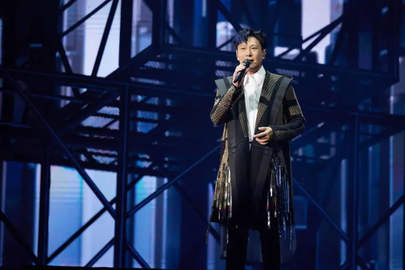 ▲張信哲受邀在杜拜開唱，成為史上第一位在杜拜舉行個人演唱會的華語歌手。（圖／潮水音樂提供）