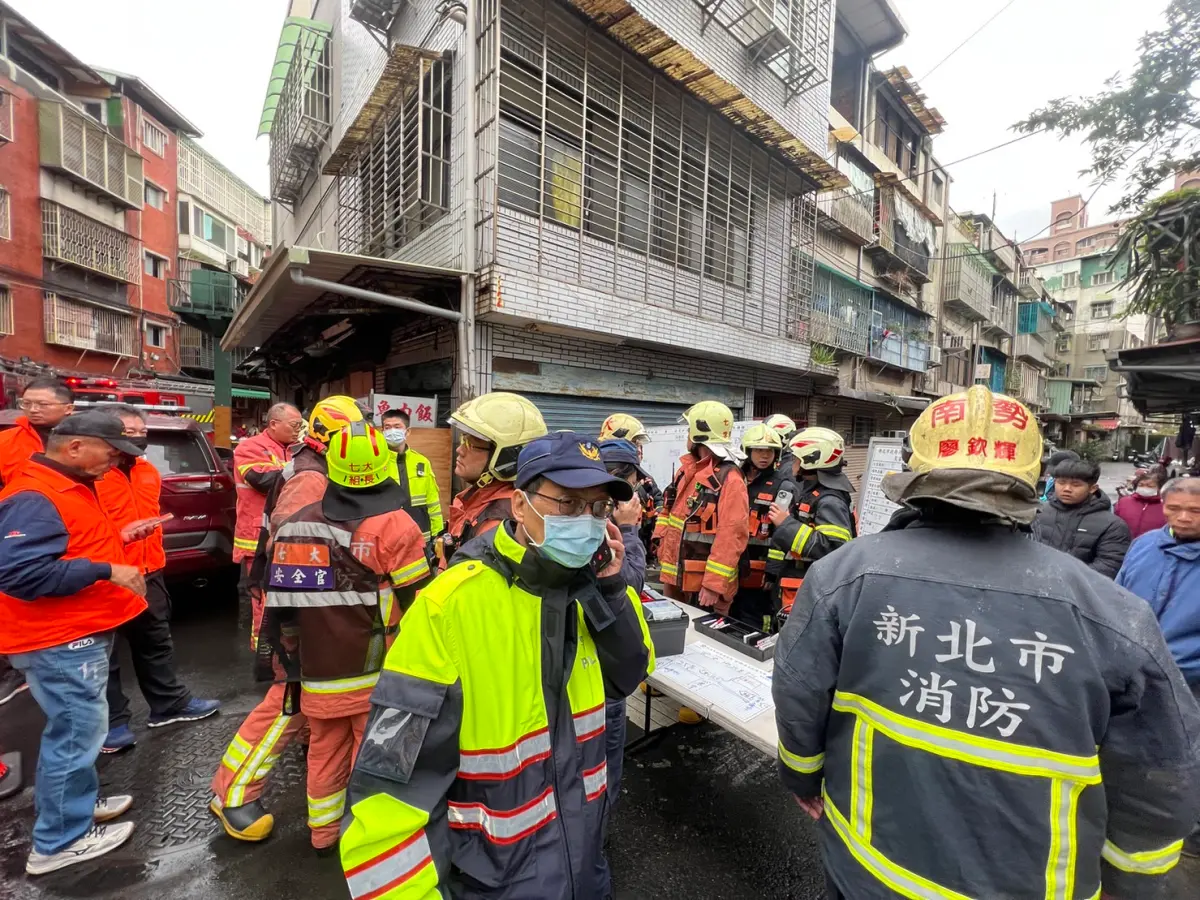 ▲警消獲報後，派出大批人手前往搶救。（圖／翻攝畫面）