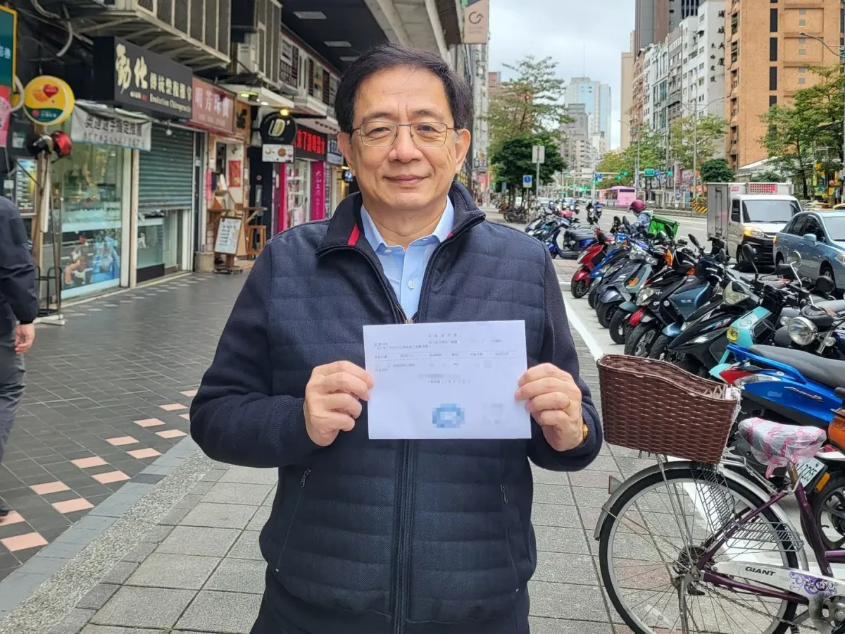 ▲台大前校長管中閔日前開心曬出「清償證明」，表示自己花了15年付完人生中第一間，也是唯一一間房的商業貸款，但仍另有公教貸款尚未付清。（圖／翻攝管中閔臉書）