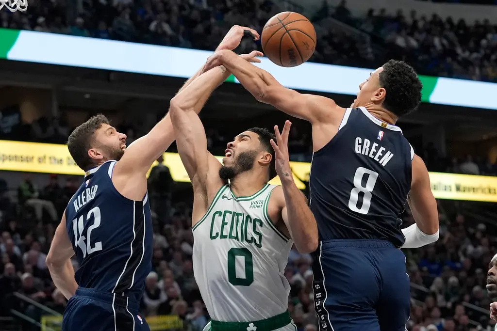 ▲Jayson Tatum攻下31分、11籃板，塞爾提克119：110擊敗獨行俠。（美聯社／達志影像）