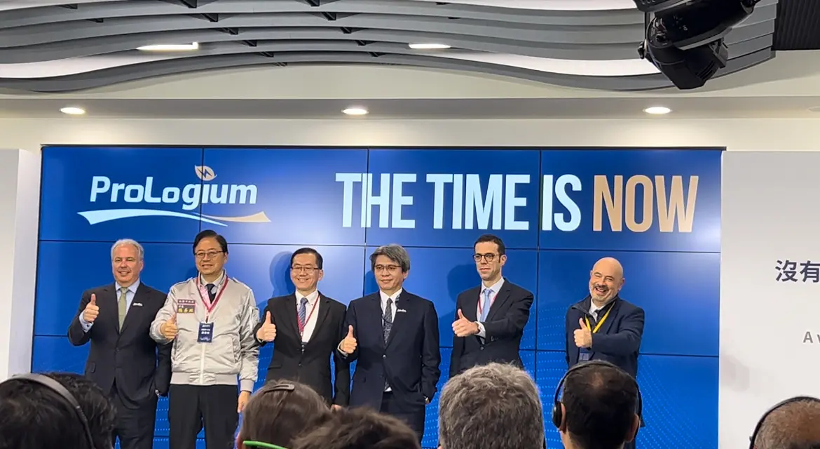 ▲輝能科技「全球首座Giga級固態鋰陶瓷電池超技工廠」於今（23）日盛大開幕，圖右3為輝能創辦人暨執行長楊思枬。（圖／記者鄭妤安攝影）