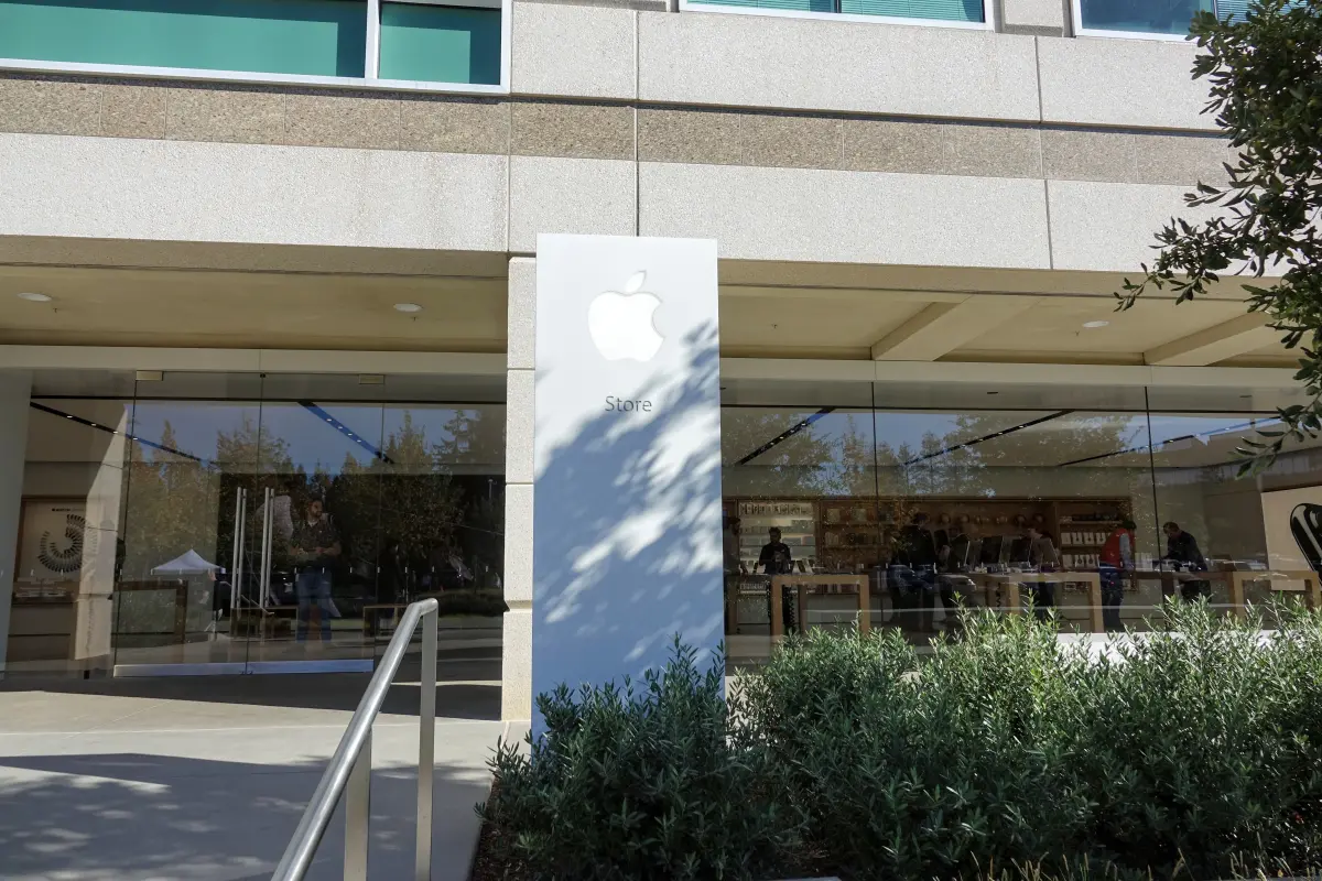 ▲蘋果前總部「Infinite Loop」園區內的Apple Shop已經於1月20日永久關閉，官方建議民眾前往Apple Park參觀。（圖／記者周淑萍攝）