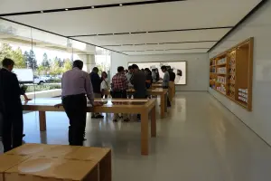 ▲蘋果前總部「Infinite Loop」Apple Shop永久關閉。（圖／記者周淑萍攝）