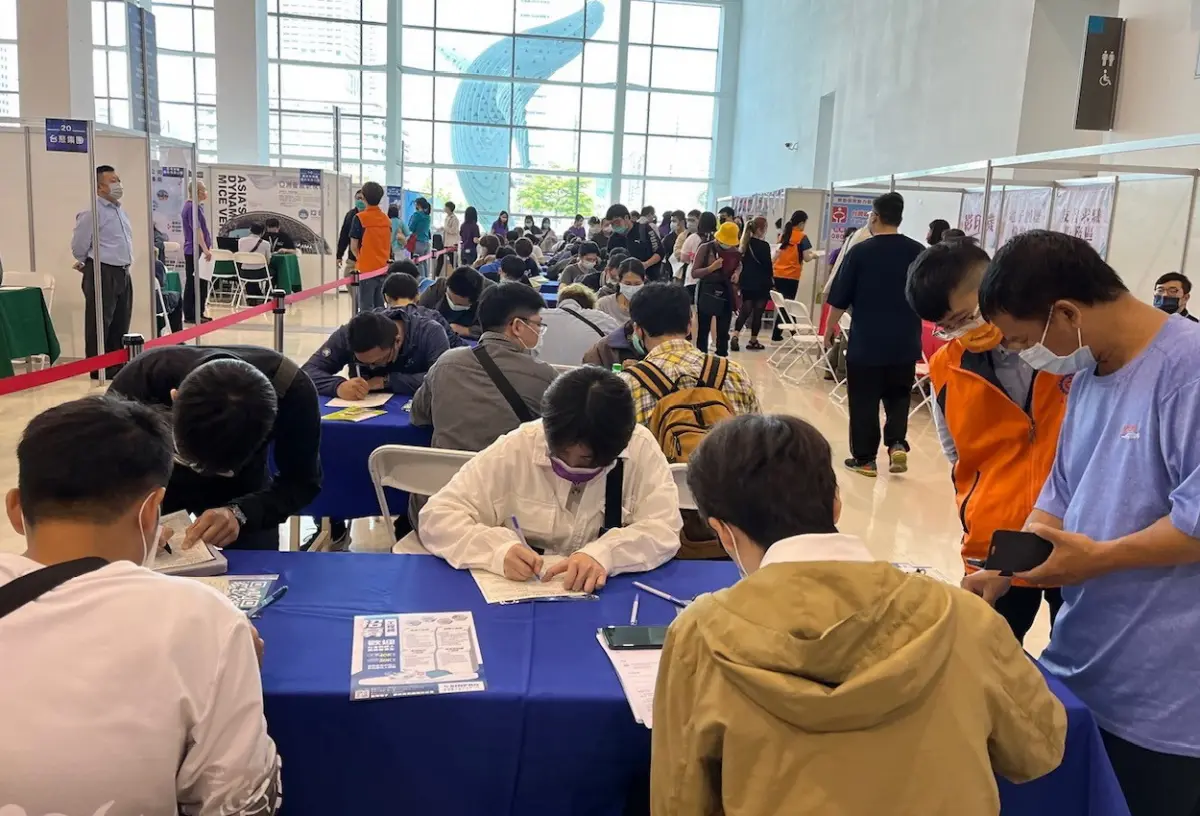 ▲主計總處今（23）日公布11月失業率為3.36%，月減0.04個百分點，連續3個月走降。(圖／高雄市政府勞工局提供)