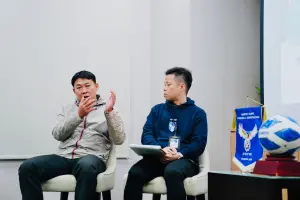中華足協副秘書長陳亮辰(右)與技術總監陳永盛。(圖/足協提供) ▲中華足協副秘書長陳亮辰(右)與技術總監陳永盛。(圖/足協提供)