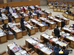 新北議會綠黨團再提侯友宜出席報告 藍綠協商破局無共識再度流會